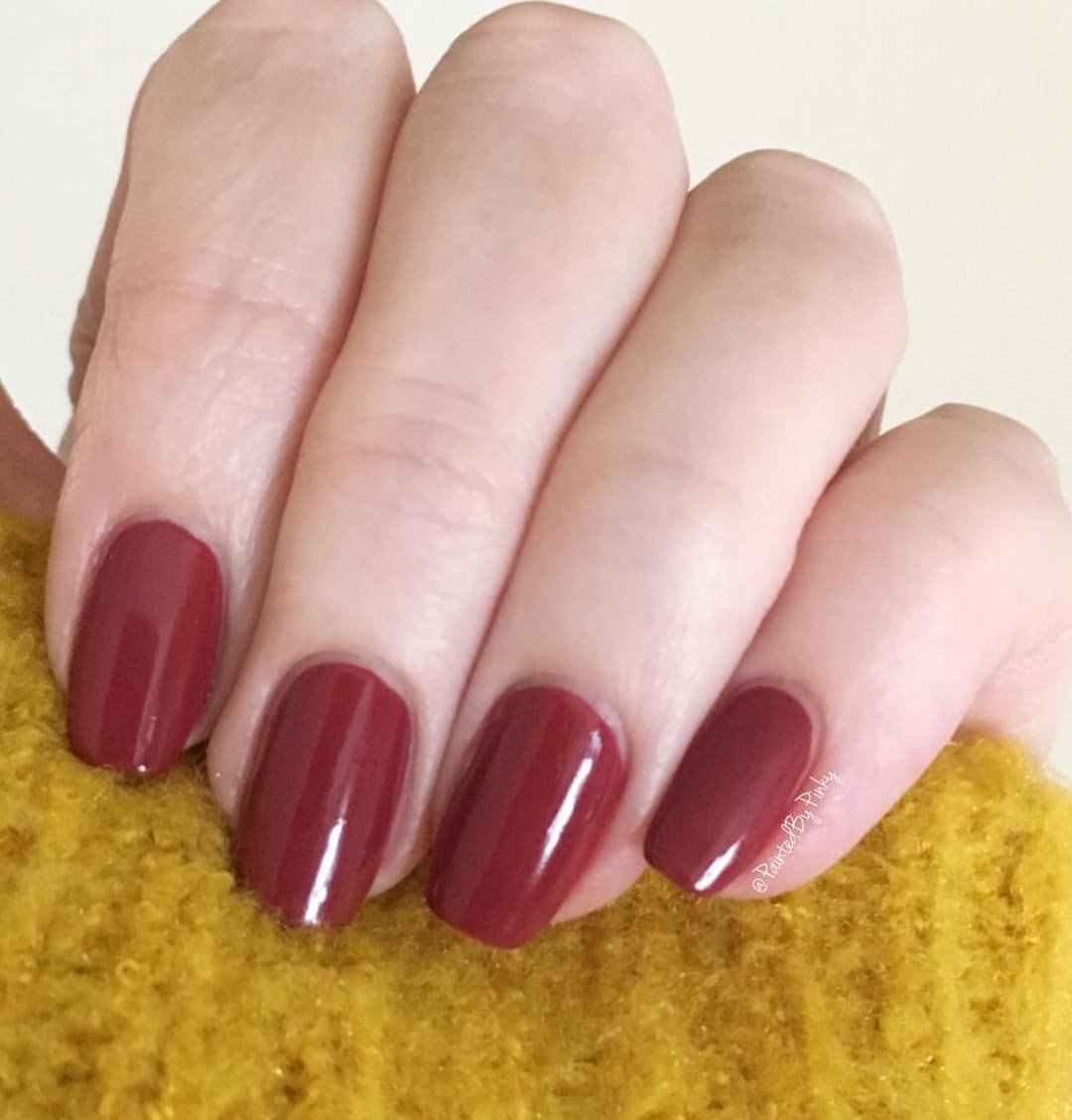 lena-gel-effect-nail-polish-red-he-loves-me
