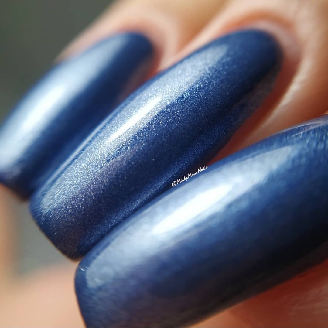cant-forget-about-blue-gel-effect-nail-polish-glitter